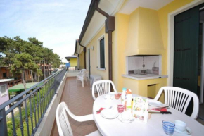 Seaside comfort flat with modern amenities